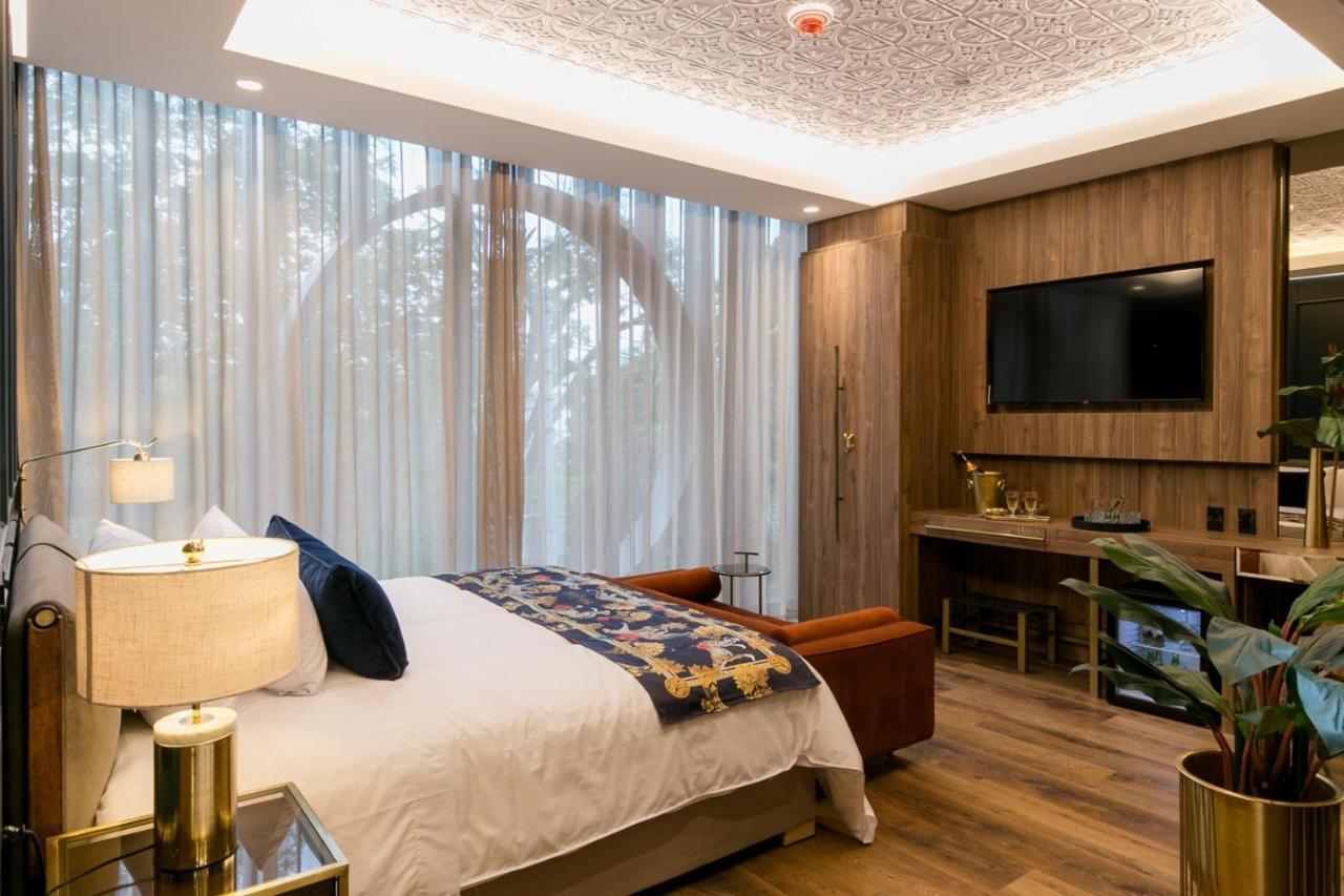 Hotel Marquee Medellín Exteriör bild A bedroom at the hotel